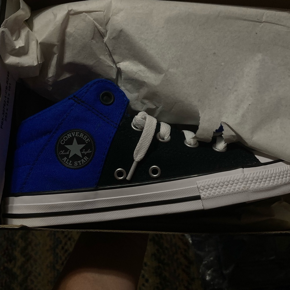 Converse Kids' Sneakers in Blue and Black
NEW IN BOX, NEVER WORE